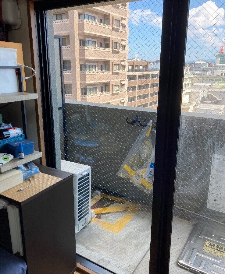 腰高窓の透明菱ワイヤー入りガラス交換｜福岡県の施工写真