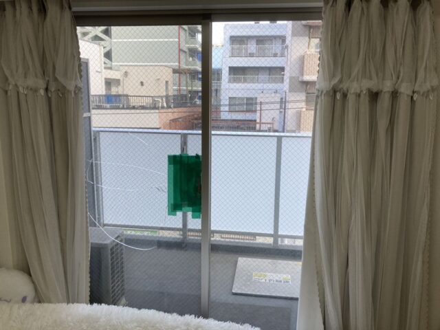 ベランダ 掃き出しの透明菱ワイヤー交換｜大阪府の施工写真