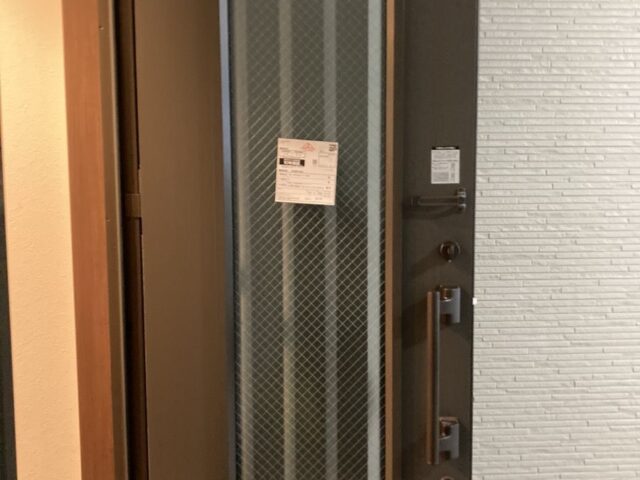 玄関ドアのペアガラス 内)かすみ菱ワイヤー＋A10＋FL5交換｜大阪府の施工写真