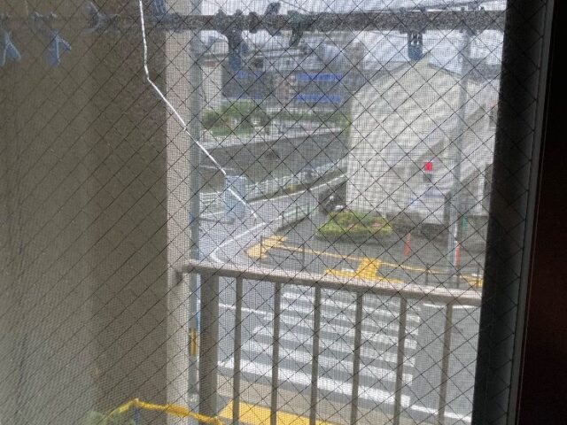 掃き出し窓の透明ワイヤー入りガラス交換｜福岡市西区の施工写真