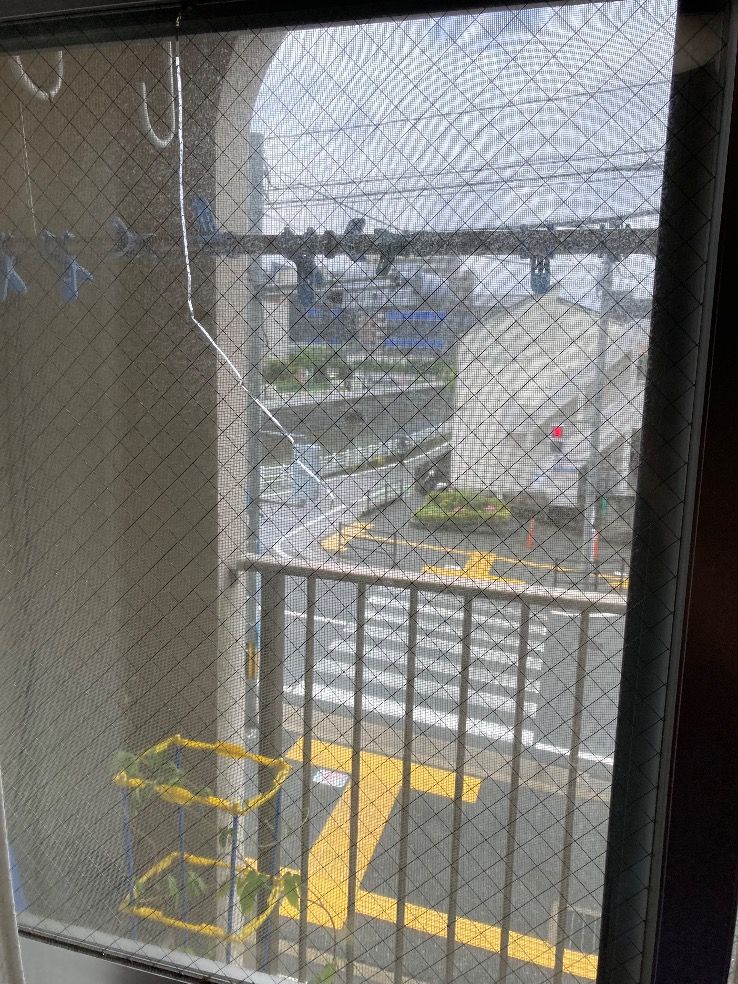 福岡市西区掃き出し窓ガラスに透明ワイヤー入りガラス6.8㎜厚を入れ替えた施工後の様子