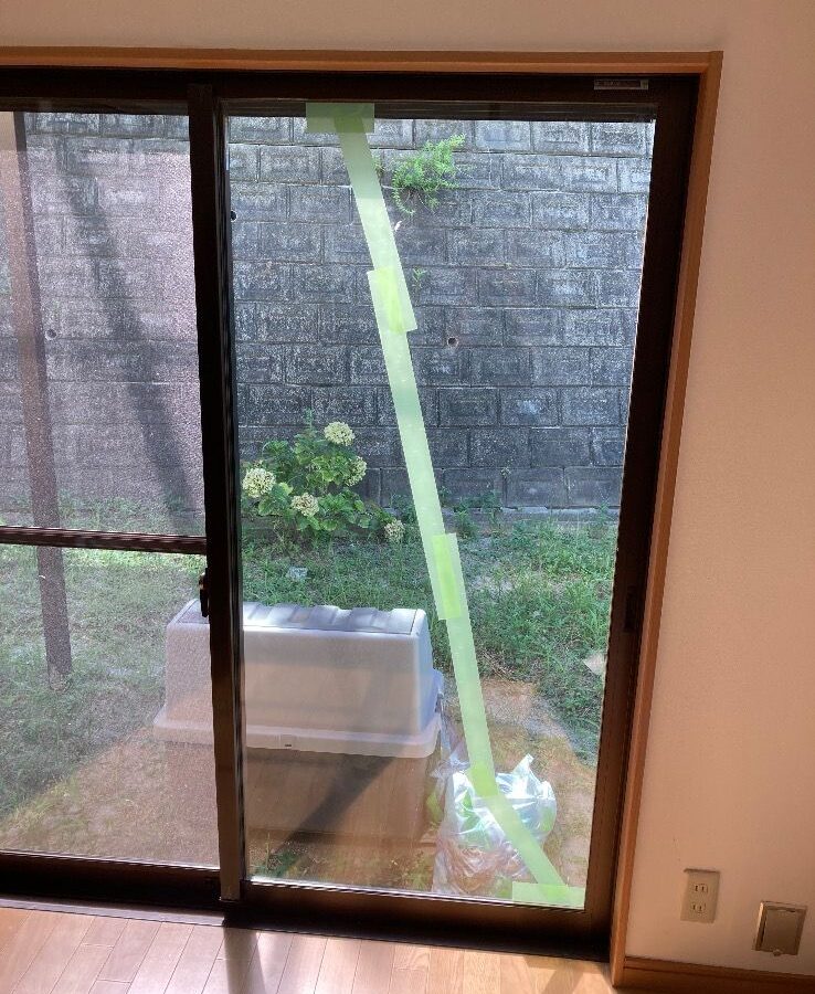 掃き出し窓のノーマルペアガラス 透明ガラス+空気層+透明ガラス交換｜福岡市西区の施工写真