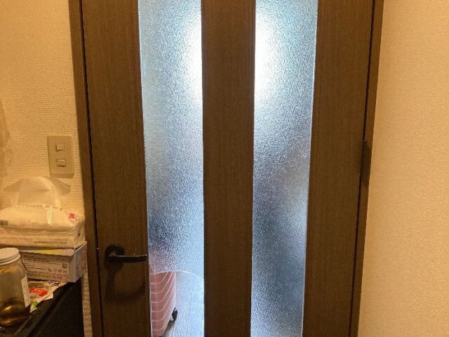 室内ドアのかすみガラス交換｜福岡市東区の施工写真