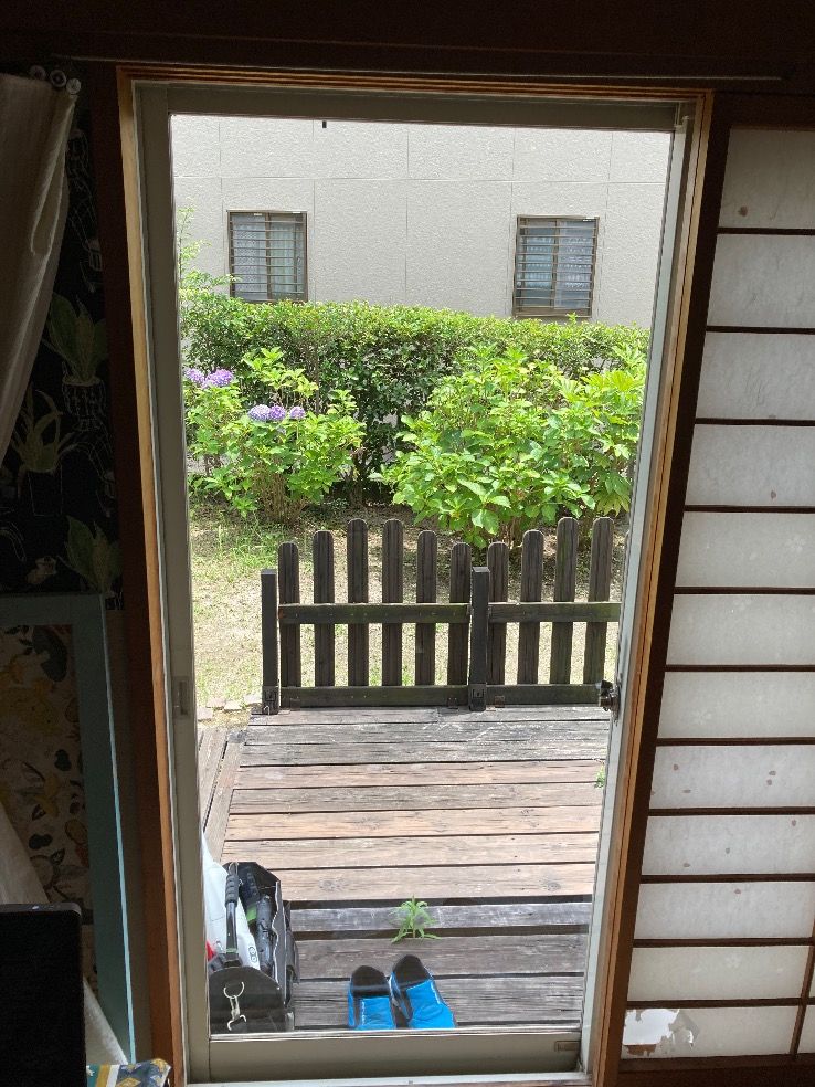 糟屋郡宇美町ベランダ掃き出し窓ガラスに透明ガラス3㎜厚 (FL3)を入れ替えた施工後の様子