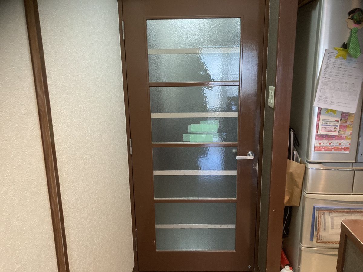室内ドアのガラス交換｜吹田市の施工写真
