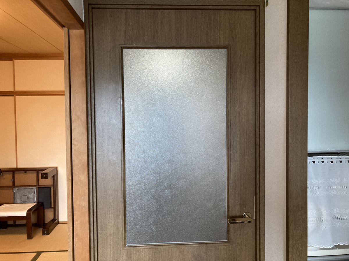 室内ドアのアクリル交換｜大阪府の施工写真