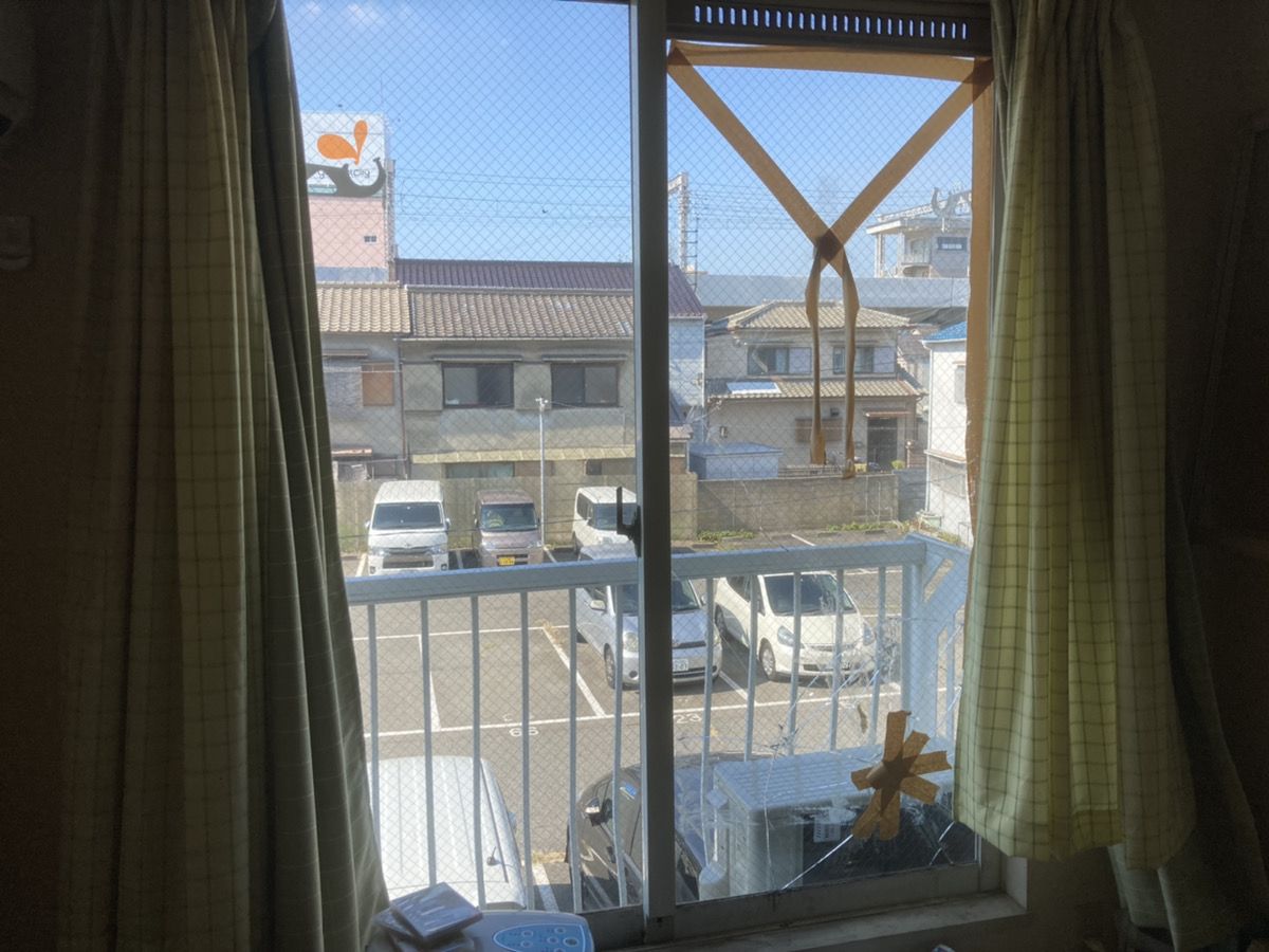 ベランダ掃き出しのガラス交換｜大阪市西淀川区の施工写真