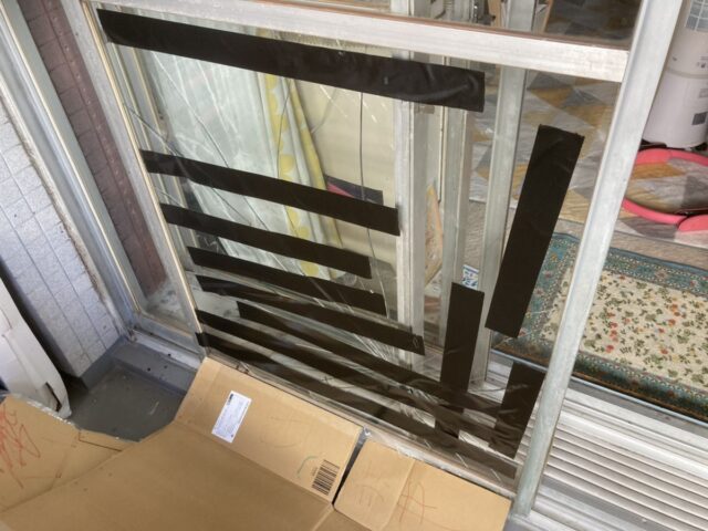 ベランダのガラス交換｜摂津市の施工写真