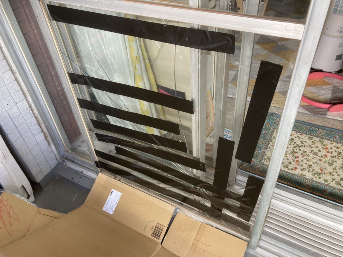 ベランダのガラス交換｜摂津市の施工写真
