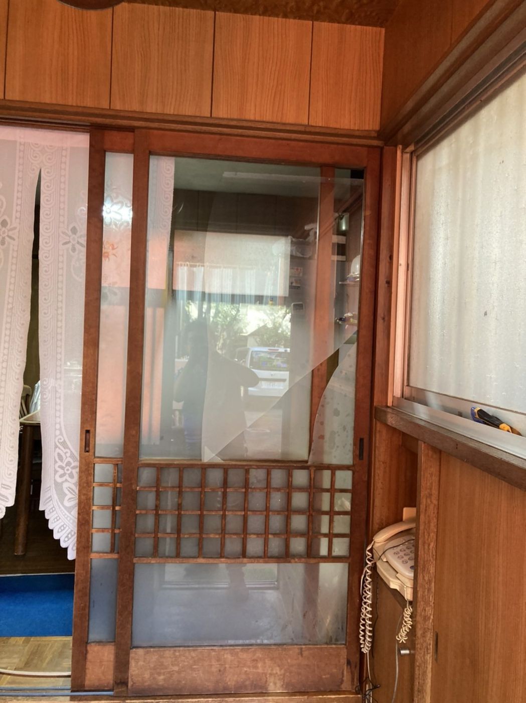 豊島区室内引き戸に既存スリぼかしからFL3を入れ替えた施工後の様子