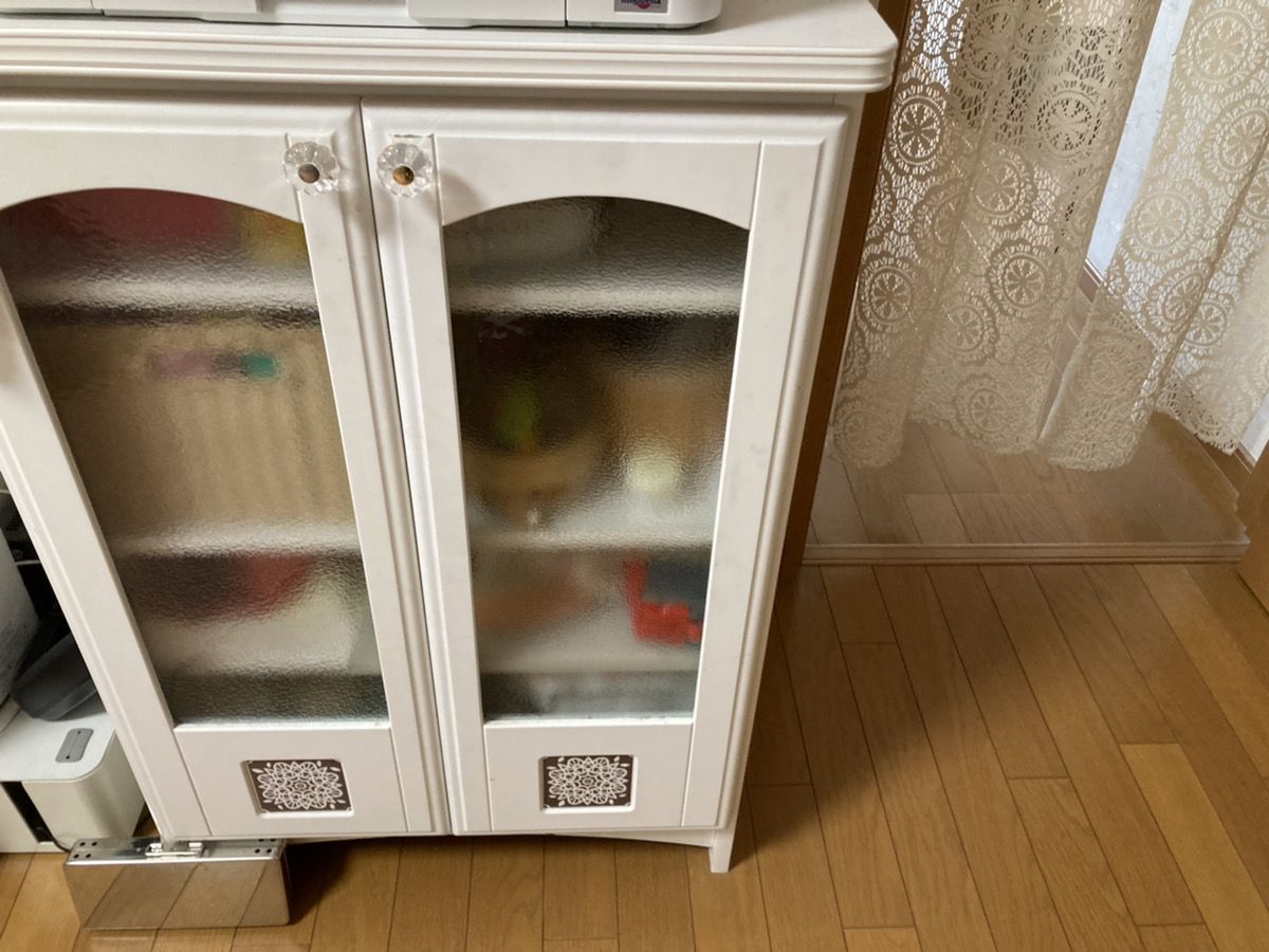 家具の扉の透明ワイヤー入りガラス交換｜大阪府の施工写真