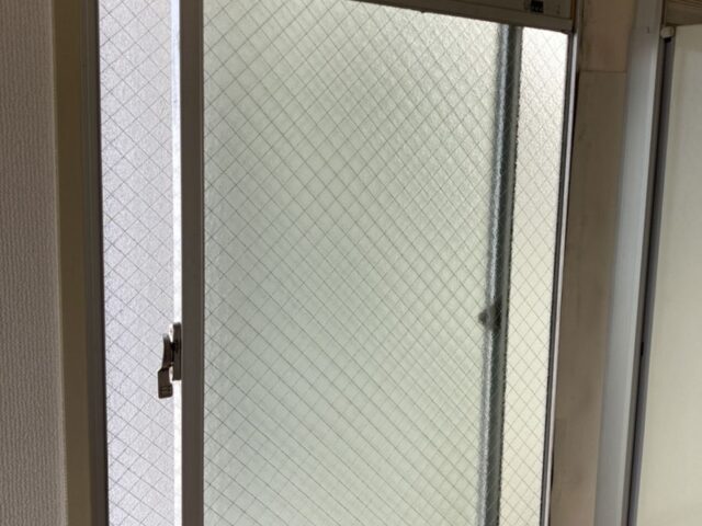 腰高窓のかすみ菱ワイヤー交換｜大阪市住吉区の施工写真