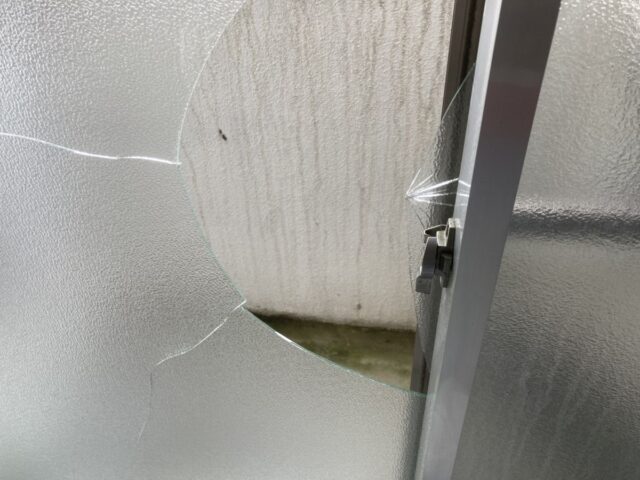 ベランダ 掃き出しのかすみ交換｜寝屋川市の施工写真