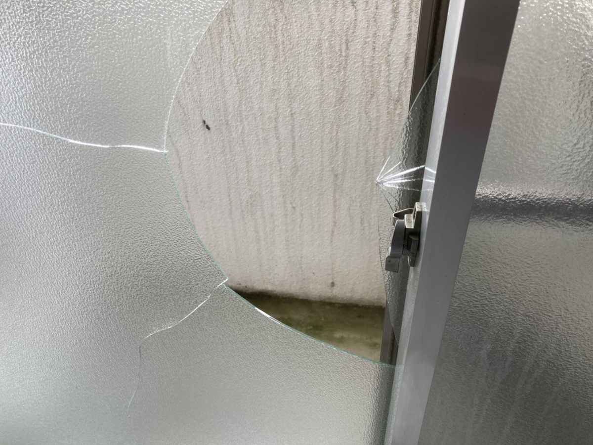 ベランダ 掃き出しのかすみ交換｜寝屋川市の施工写真