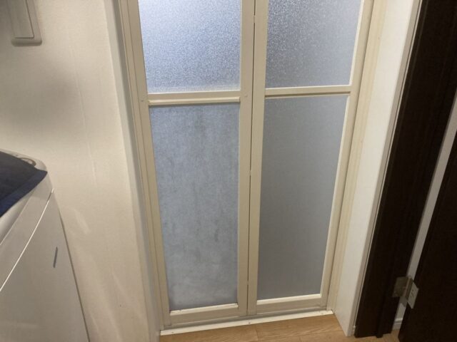 浴室ドアのアクリル交換｜岸和田市の施工写真