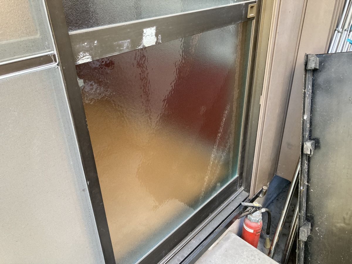 掃出し窓のかすみガラス交換｜大阪府の施工写真