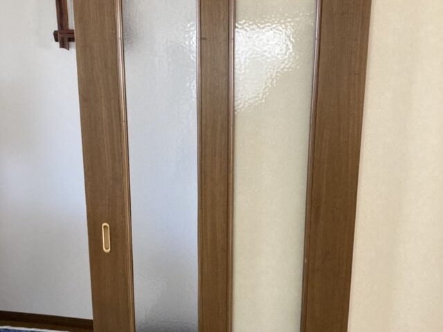 引き違い室内建具のかすみガラス交換｜八尾市の施工写真