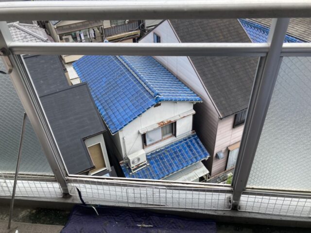 ベランダ手摺りのかすみ菱ワイヤー入りガラス交換|大阪府の施工写真