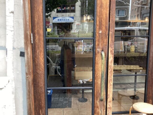 店舗勝手口ドアの透明ガラス交換|大阪市住吉区の施工写真