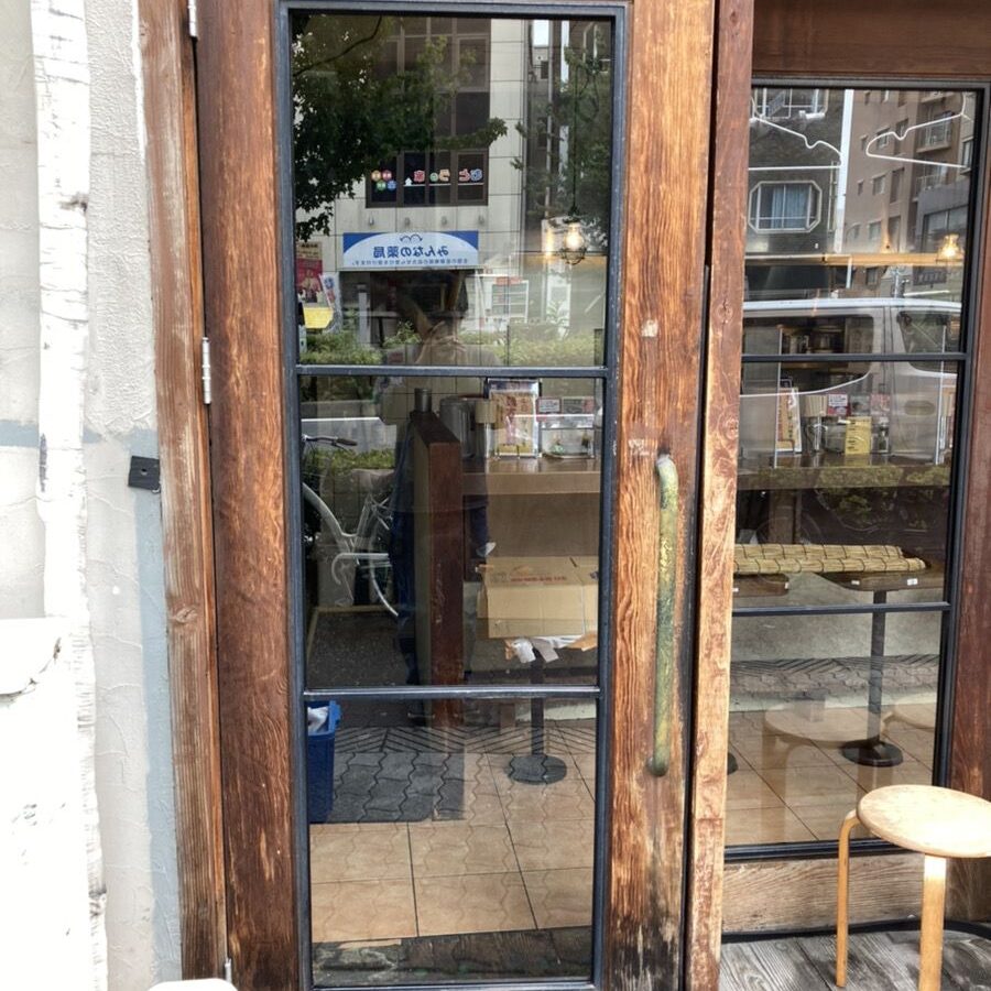 店舗勝手口ドアの透明ガラス交換｜大阪市住吉区の施工写真