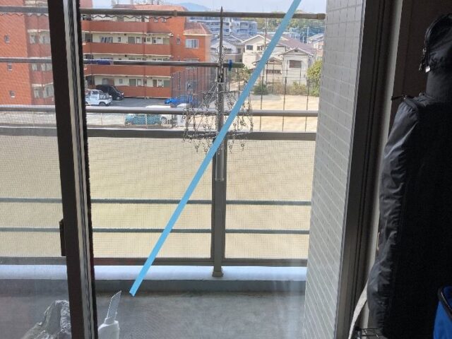 ベランダ掃き出し窓のノーマルペアガラス 透明ガラス+空気層+透明ガラス交換｜福岡市博多区の施工写真