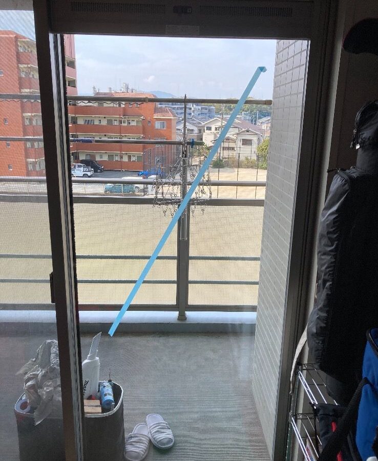 ベランダ掃き出し窓のノーマルペアガラス 透明ガラス+空気層+透明ガラス交換｜福岡市博多区の施工写真