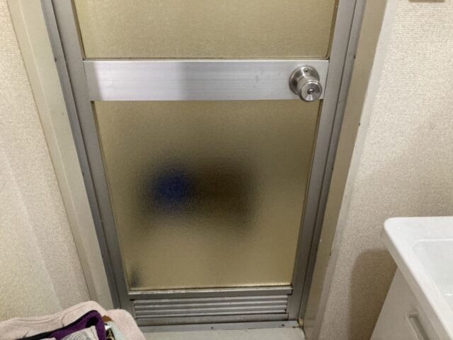 掃出し窓のかすみガラス交換｜大阪府（2）の施工写真