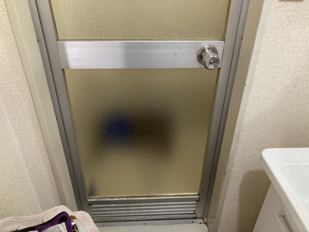 掃出し窓のかすみガラス交換｜大阪府（2）の施工写真