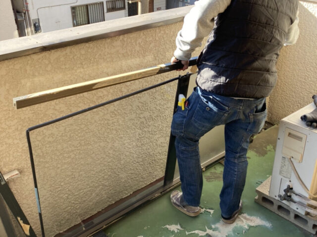 工場の腰高窓のガラス交換｜大阪府大東市の施工写真