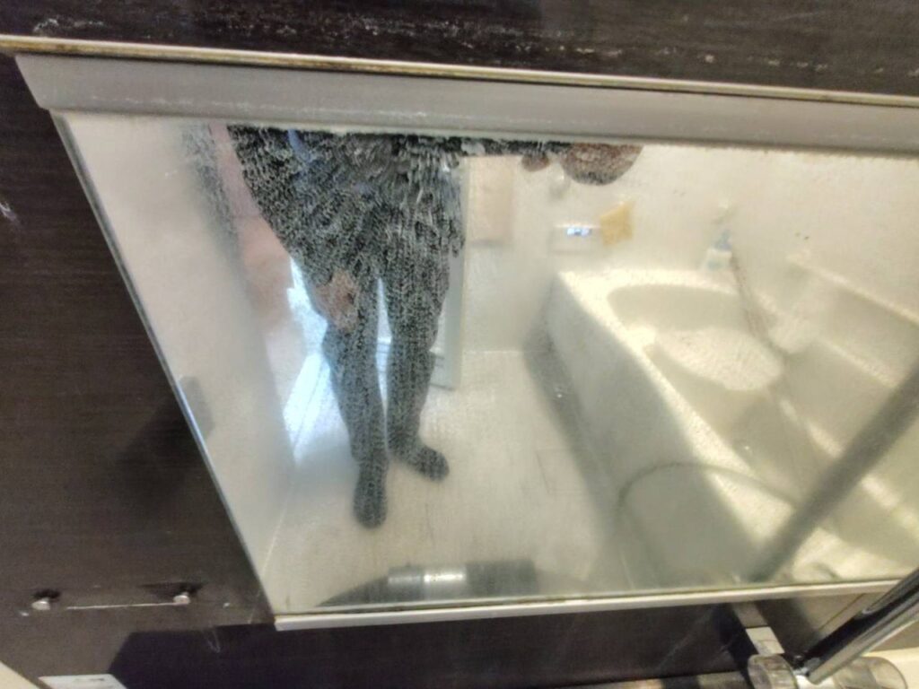 宮前区の浴室で、白くくもった鏡の様子